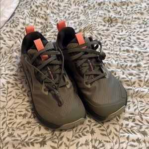 Woman’s Altra Lone Peak 9. Size 7